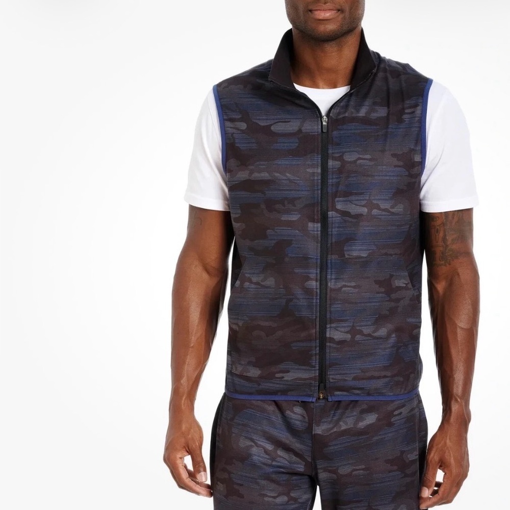 ROBERT GRAHAM M Davey Performance UPC+ water resistant navy golf skull vest